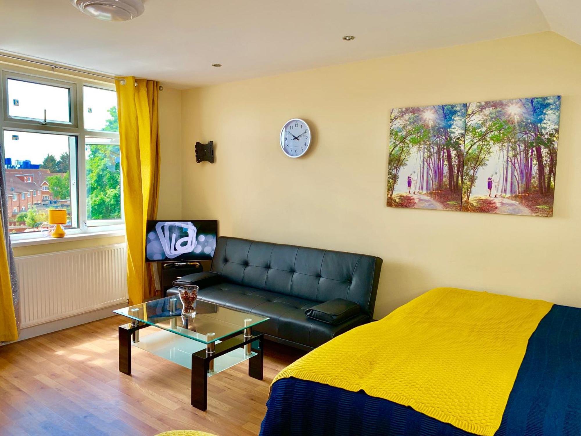 London Studio Apartments, Private Bathroom, Kitchenette, Parking, Np7 Eksteriør billede