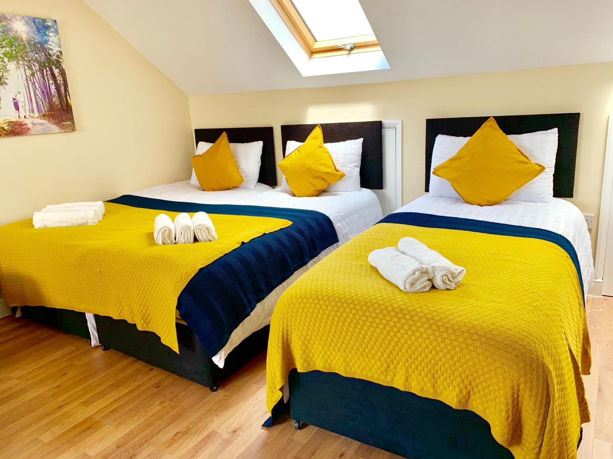 London Studio Apartments, Private Bathroom, Kitchenette, Parking, Np7 Eksteriør billede